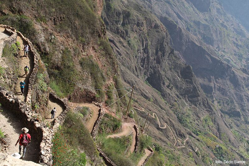 A Descida da Ribeira de Paúl a partir da Cova é um itinerário obrigatório para amantes da caminhada, que visitam Santo Antão