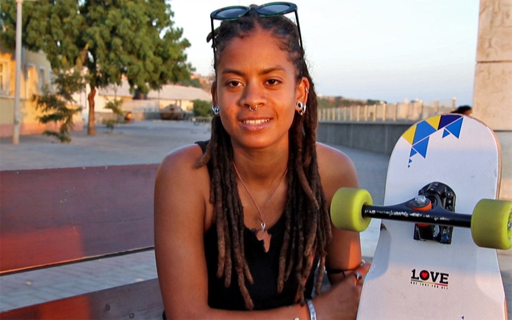 "Cabo Verde na nha coração sempre" - Marina Correia, Campeã Mundial de Longboard Dancing