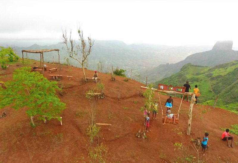 Rui Vaz ganha miradouro com vista até ilha do Maio, onde respira-se o ar puro de uma zona florestal de eucaliptos