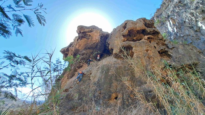 Explorando a paisagem de São Domingos: Uma caminhada suave até o Ribeirão de Cal